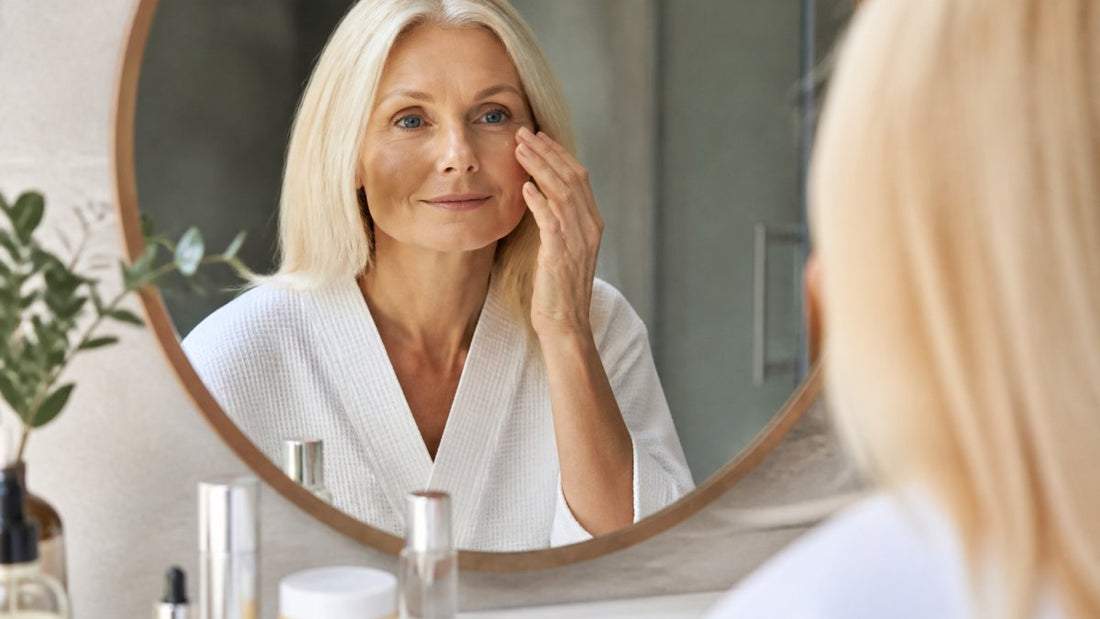 Tipps für straffere Haut ab 50: Wirkstoffe & Routine