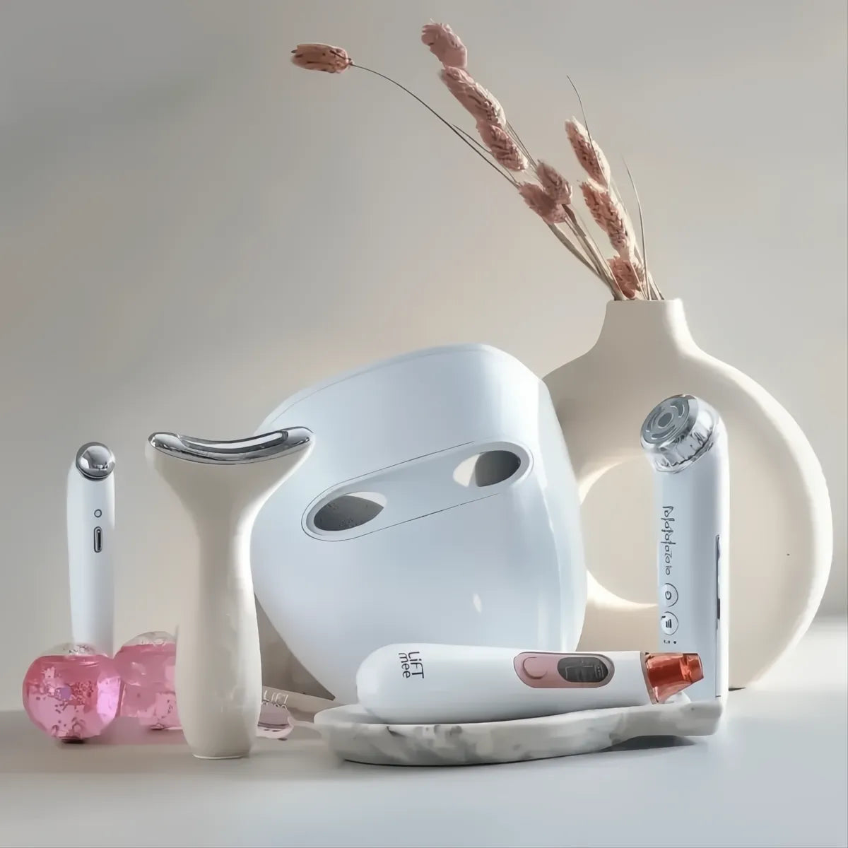 LiFTmee Dermalift Pro 6in1 multifunktionales Hautpflegegerät mit LED, Radiofrequenz und Mikrostrom für straffere Haut